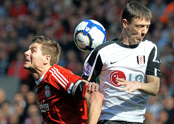 一位年轻且 一位年轻且